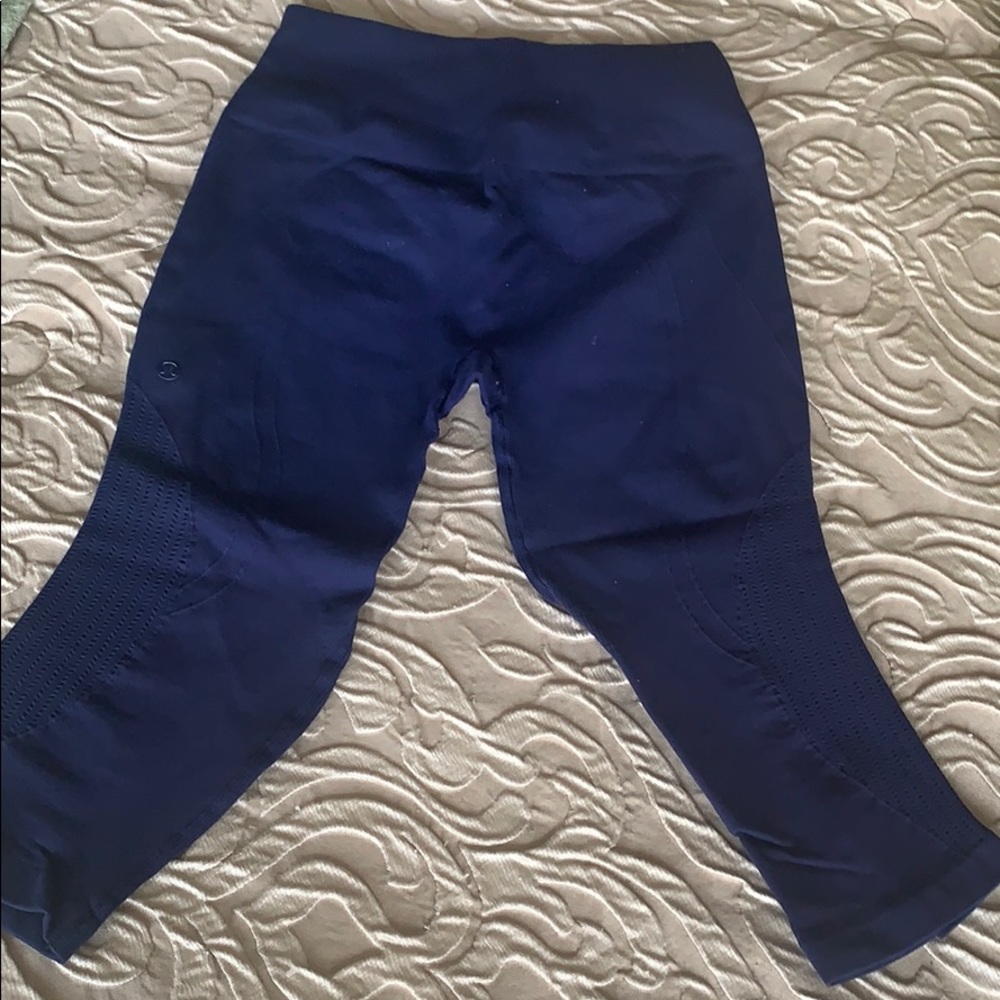 Lululemon blue cropped leggings size 8